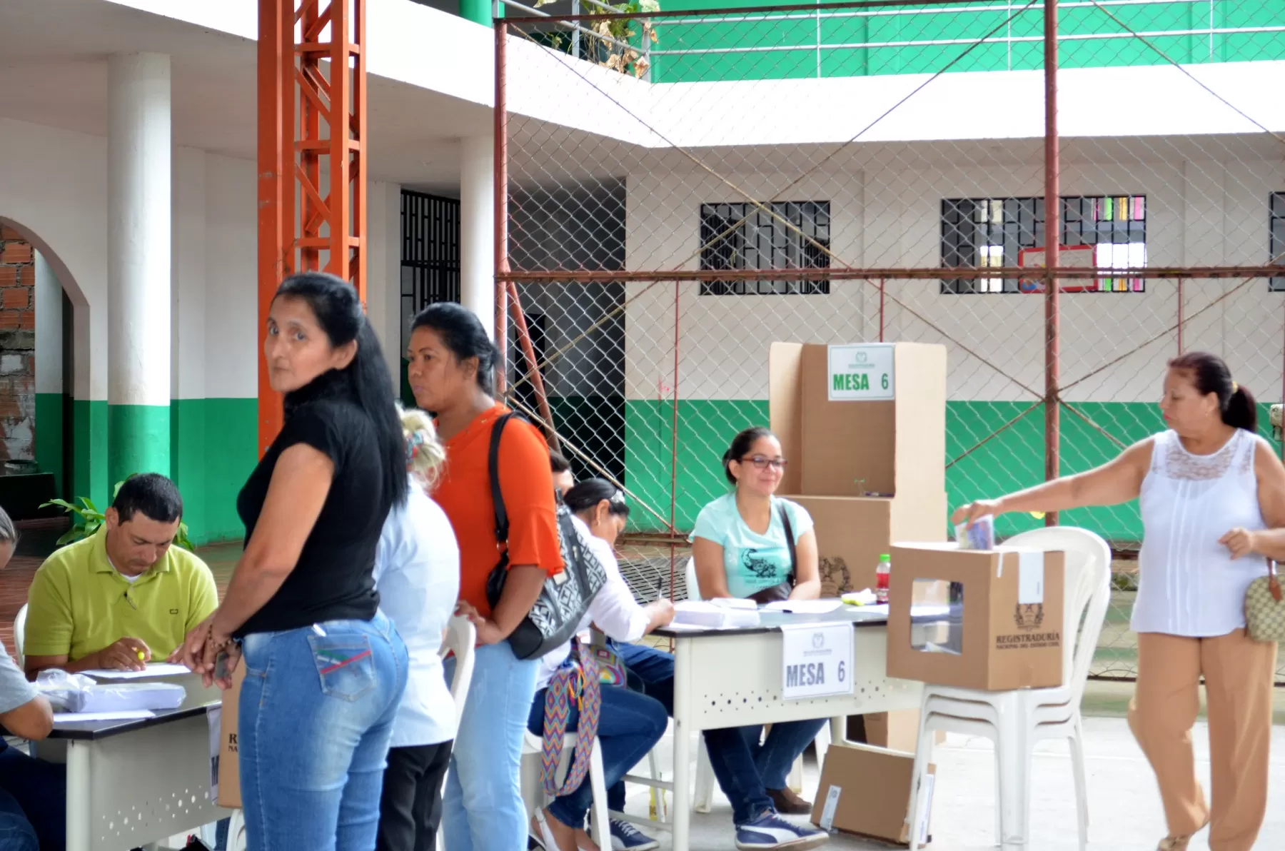Puesto de votación colegio Simón Bolívar en Arauca.
